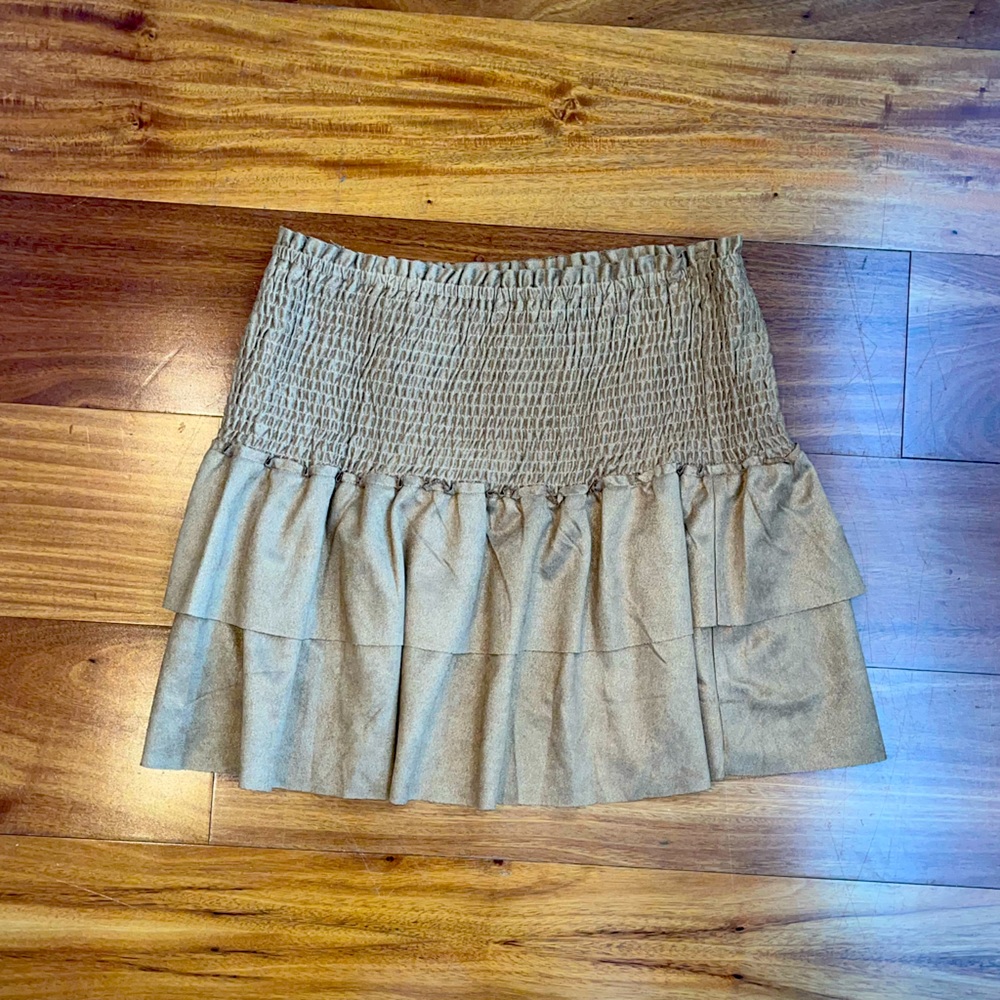 Cute brown skirt!! Never worn!
